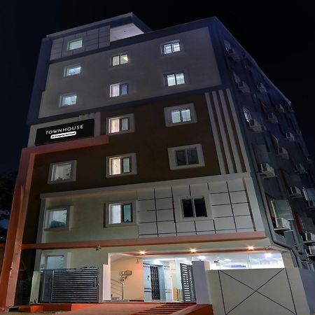 Super Townhouse Nanak Ram Guda Near Waverock Sez حيدر أباد المظهر الخارجي الصورة
