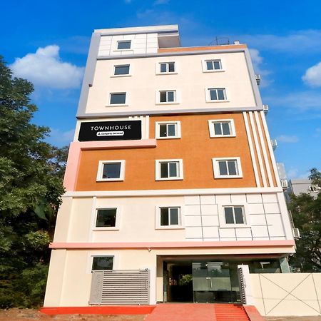 Super Townhouse Nanak Ram Guda Near Waverock Sez حيدر أباد المظهر الخارجي الصورة