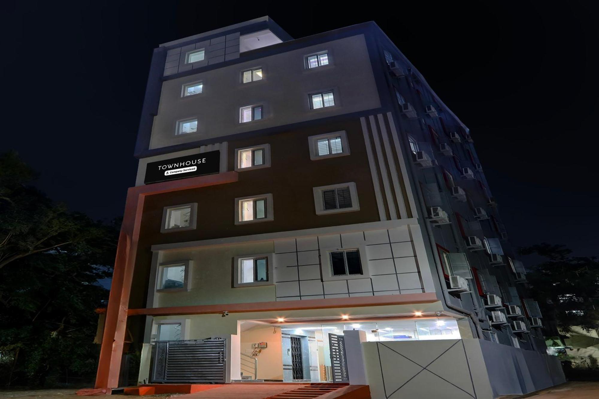 Super Townhouse Nanak Ram Guda Near Waverock Sez حيدر أباد المظهر الخارجي الصورة