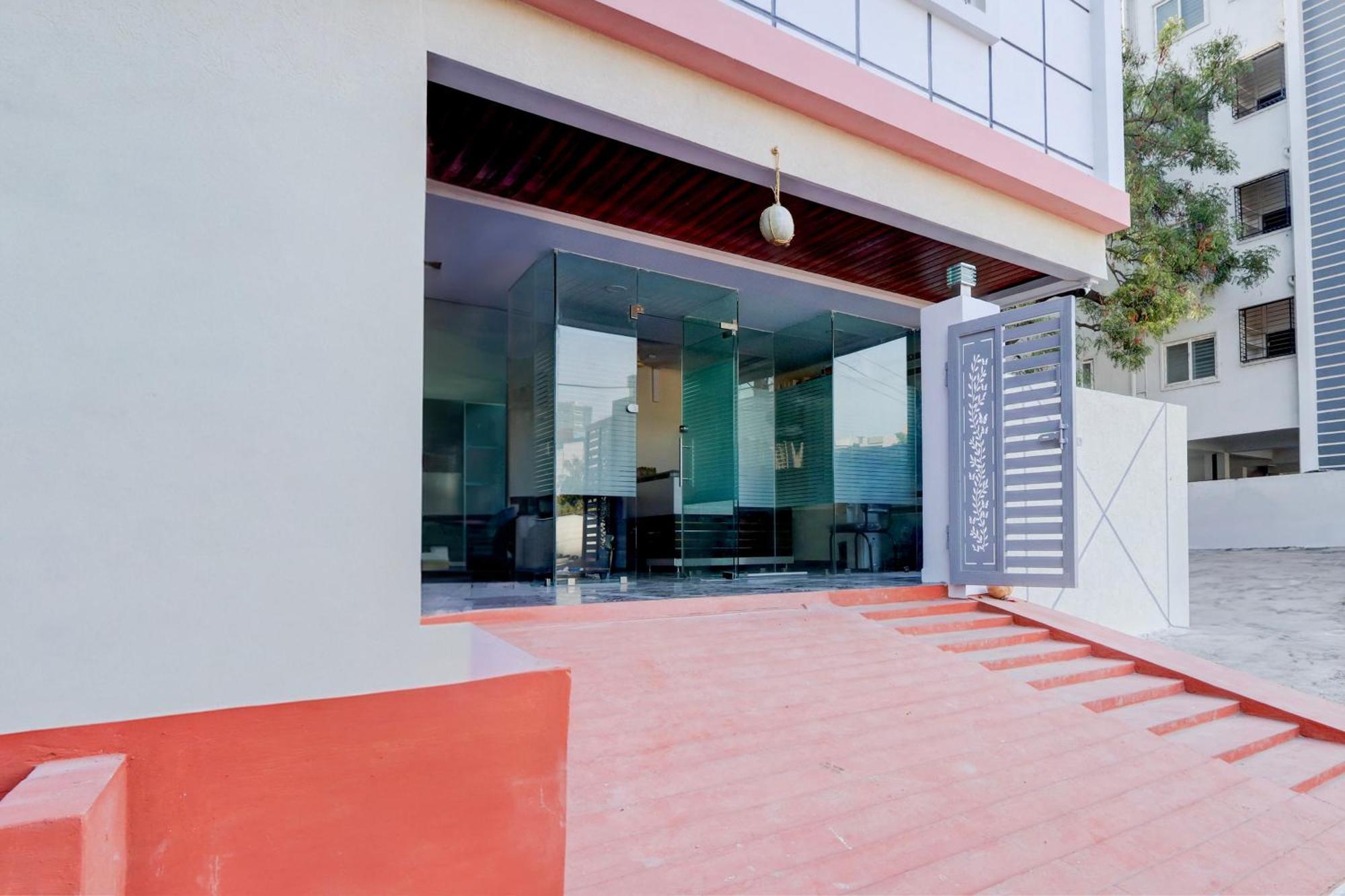Super Townhouse Nanak Ram Guda Near Waverock Sez حيدر أباد المظهر الخارجي الصورة