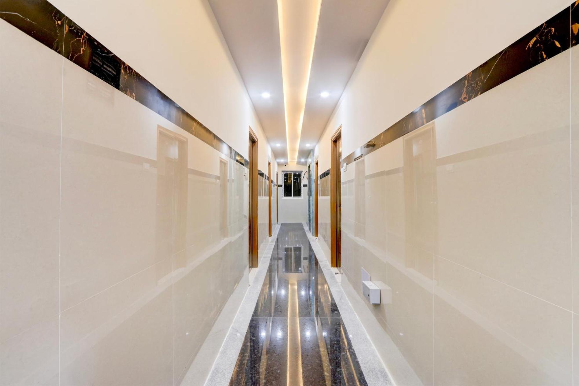 Super Townhouse Nanak Ram Guda Near Waverock Sez حيدر أباد المظهر الخارجي الصورة