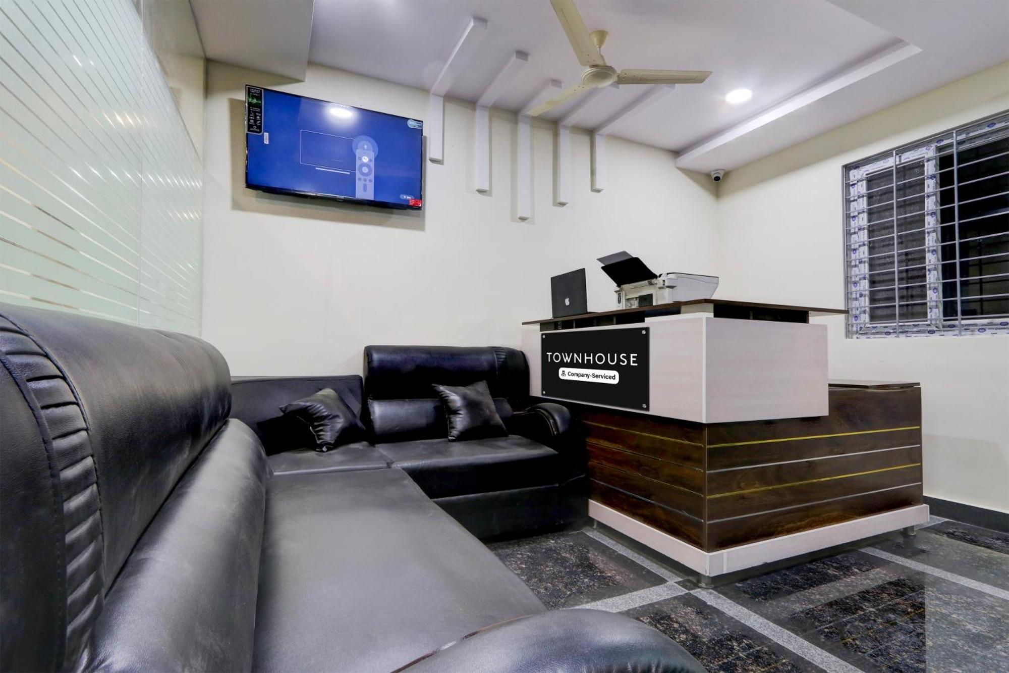 Super Townhouse Nanak Ram Guda Near Waverock Sez حيدر أباد المظهر الخارجي الصورة