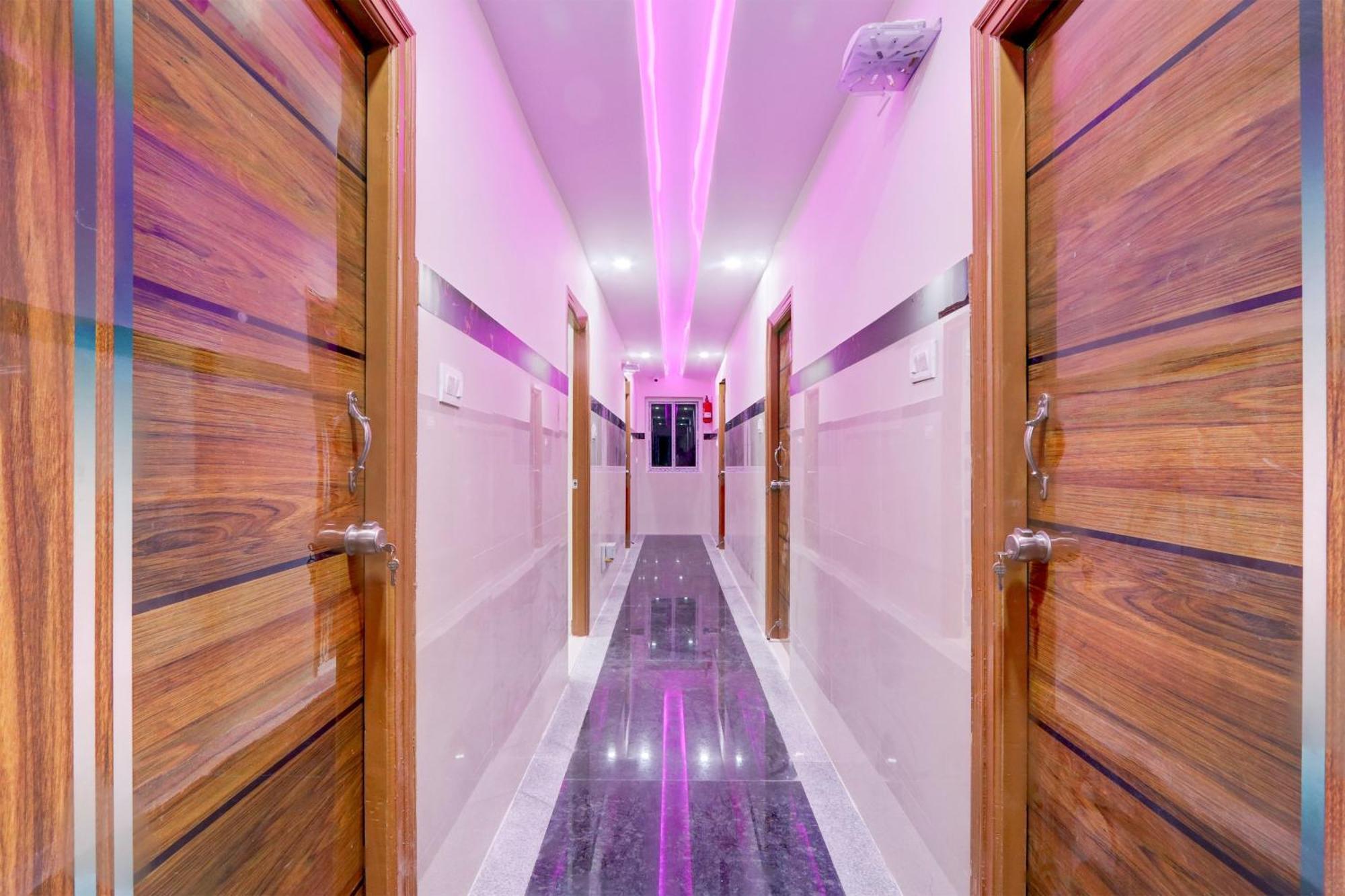 Super Townhouse Nanak Ram Guda Near Waverock Sez حيدر أباد المظهر الخارجي الصورة