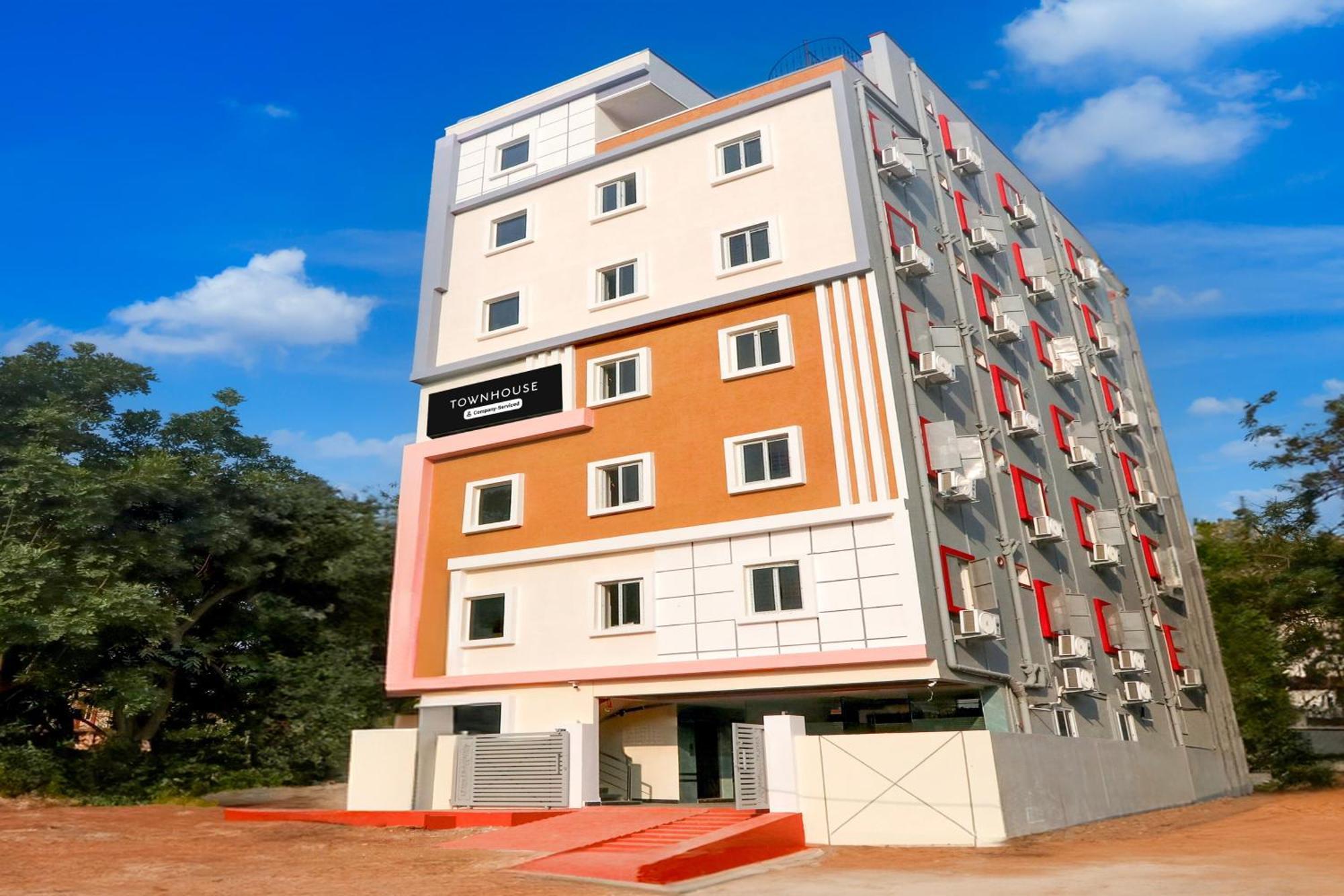 Super Townhouse Nanak Ram Guda Near Waverock Sez حيدر أباد المظهر الخارجي الصورة