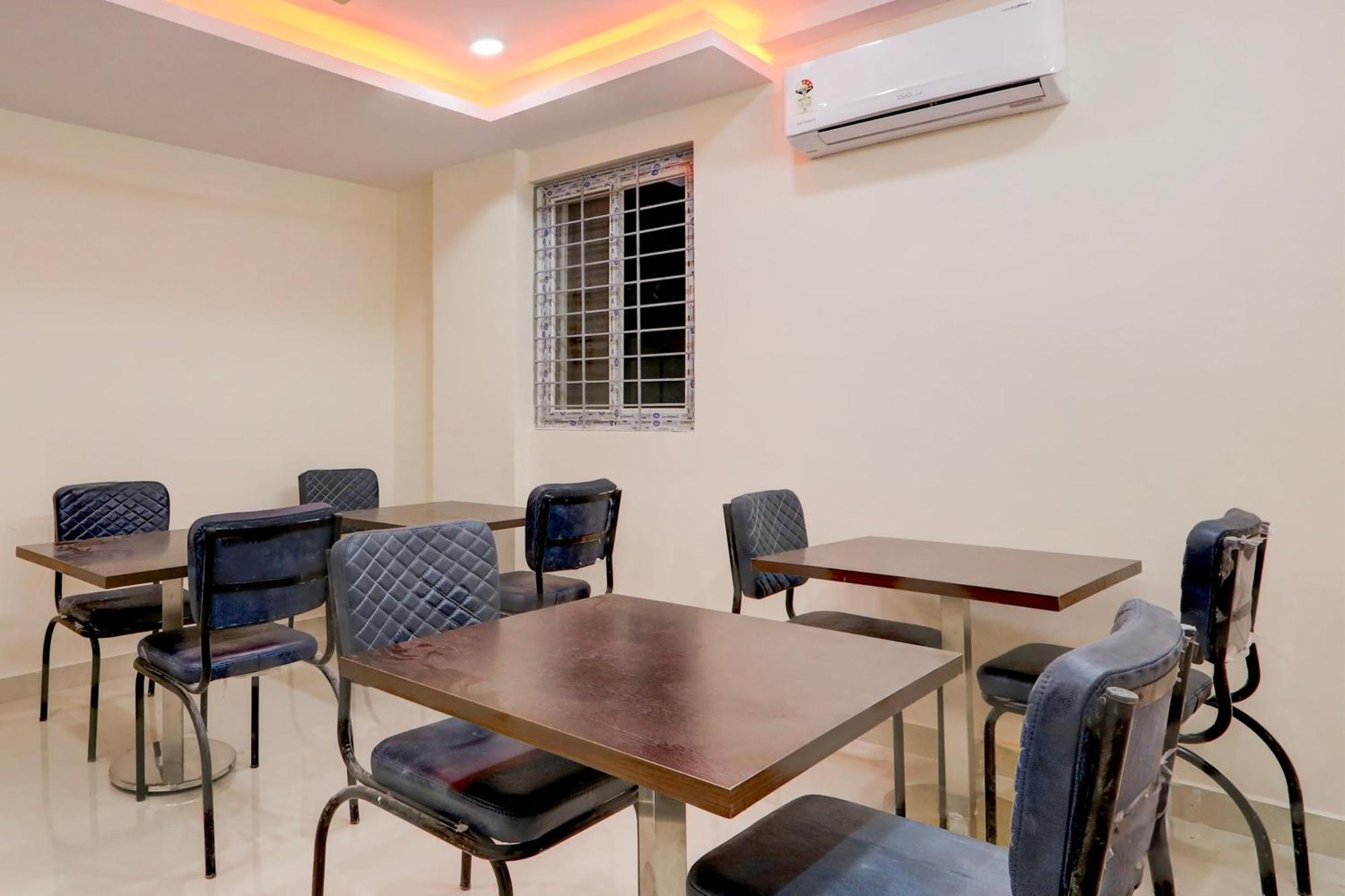 Super Townhouse Nanak Ram Guda Near Waverock Sez حيدر أباد المظهر الخارجي الصورة