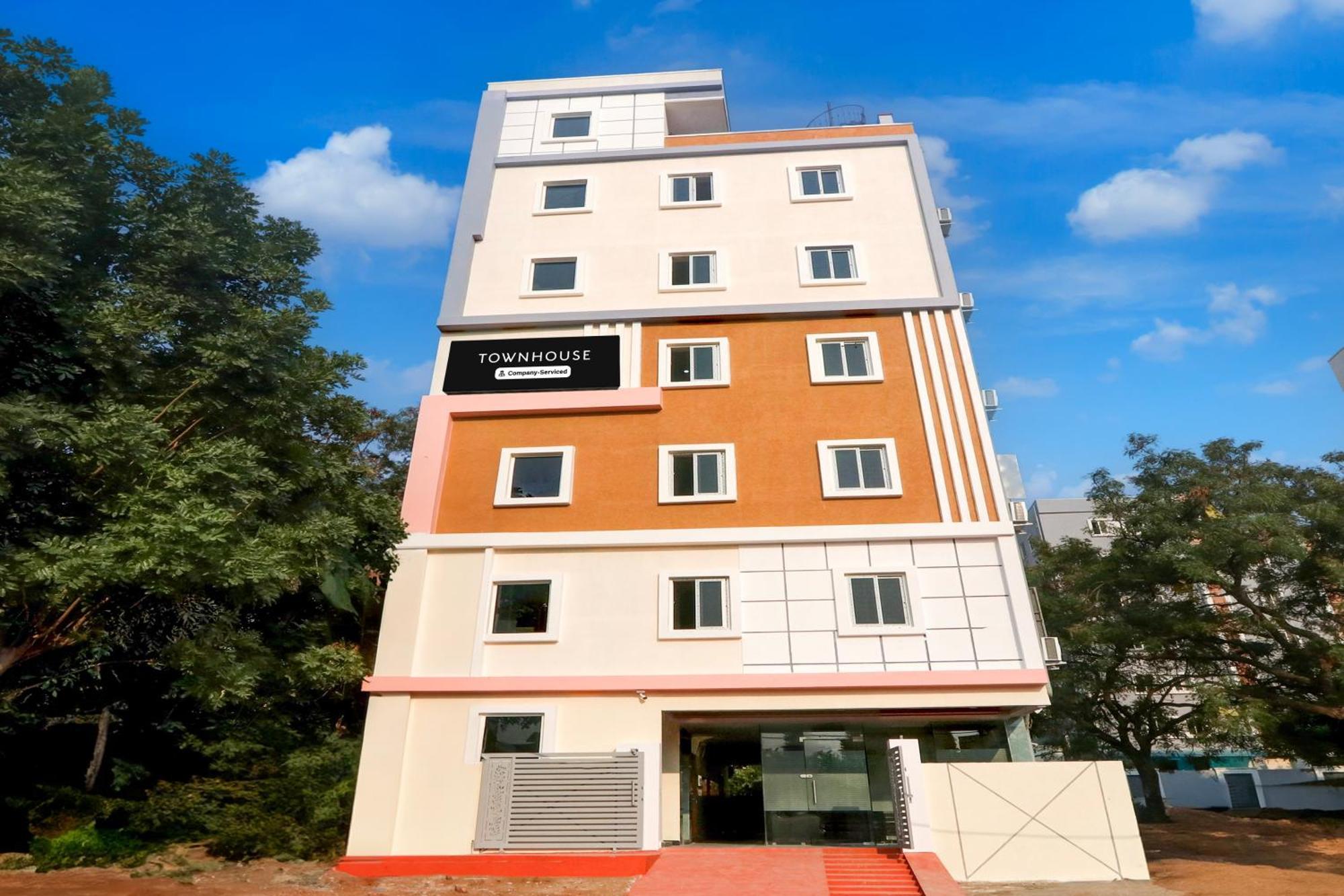 Super Townhouse Nanak Ram Guda Near Waverock Sez حيدر أباد المظهر الخارجي الصورة